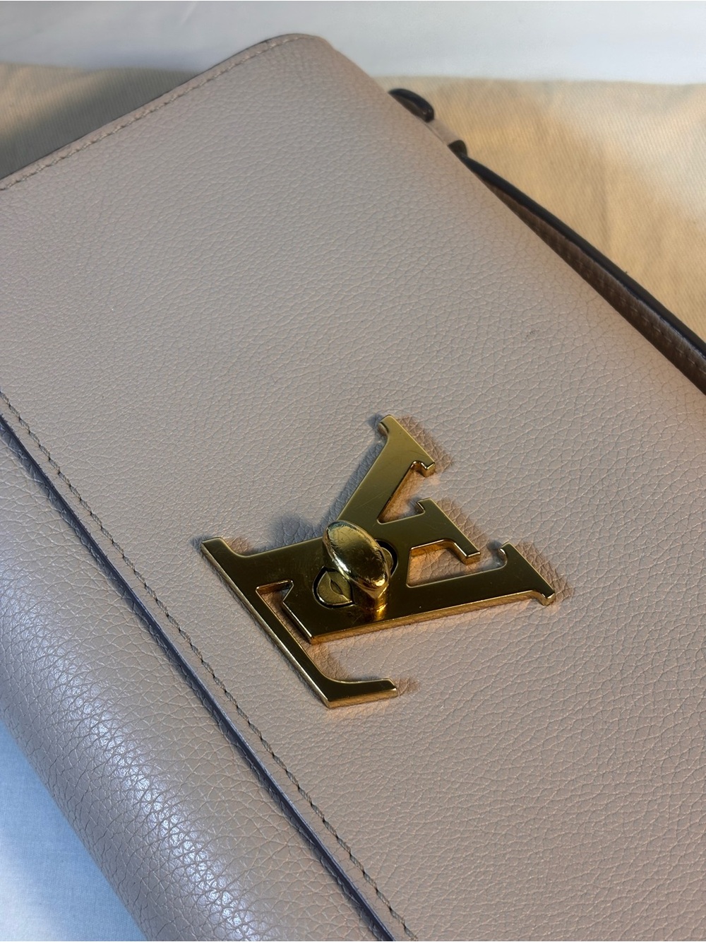 Gorgeous Louis Vuitton Lockme Greige Sold - Picture 3 of 16